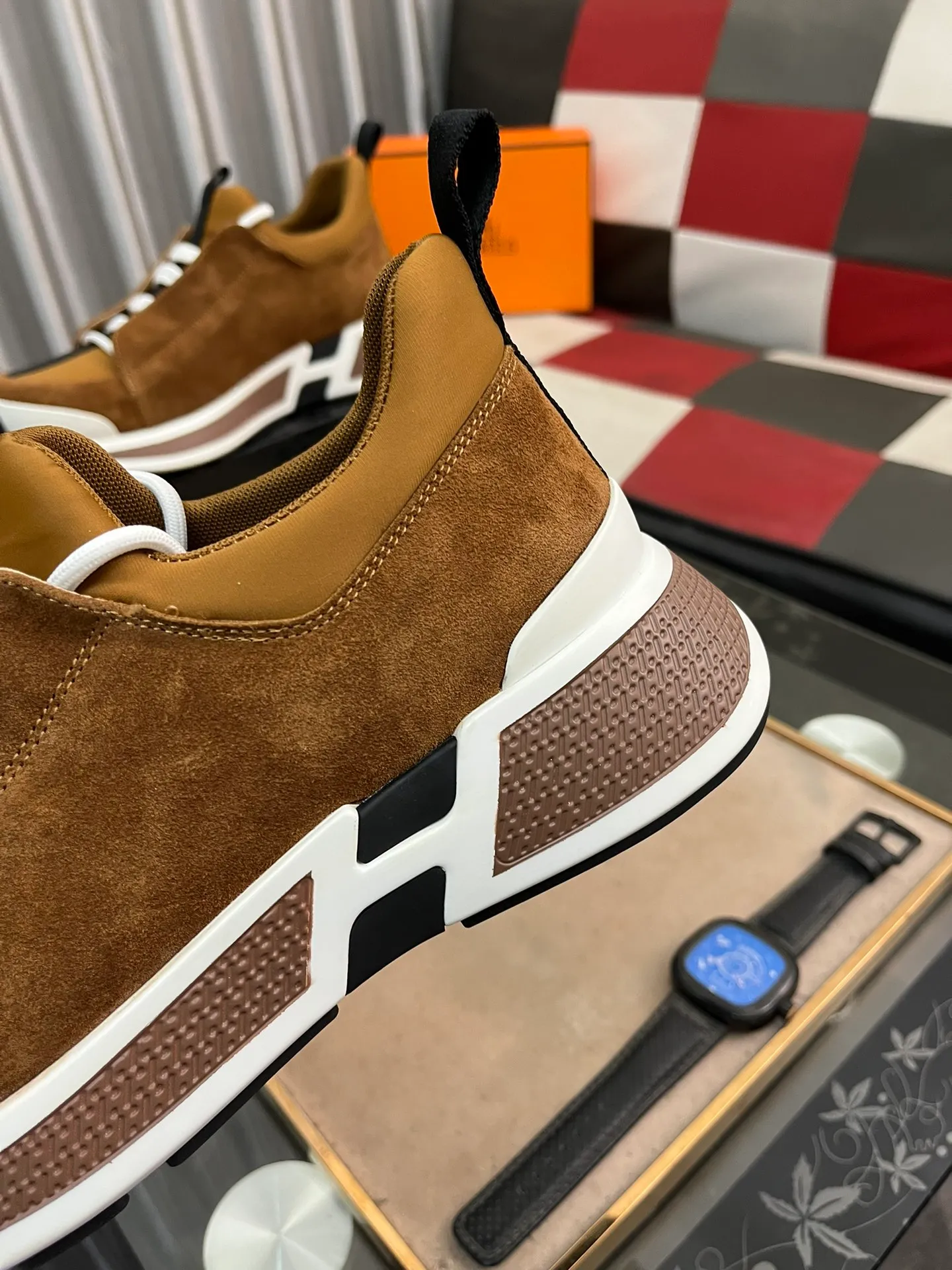 Men's shoes 💰: 560⌚️⌚️[Hermes] New sports shoes Hermès are the most comfortable shoes, no one else⃣️, they are very light on the feet and very good-looking, you will not feel tired when you go shopping and running around 👍 Very light and comfortable, extremely light, perfect for both sports and leisure! It’s up to you to choose, there’s always what you want~ Comes with a full set of packaging gift bags and invoices ✔️Fabric: imported first-layer cowhide ✔️Inner lining: breathable mesh ✔️Outsole: genuine leather bottom ✔️Size: Men 38-44 (45 custom-made) 5️⃣colors available